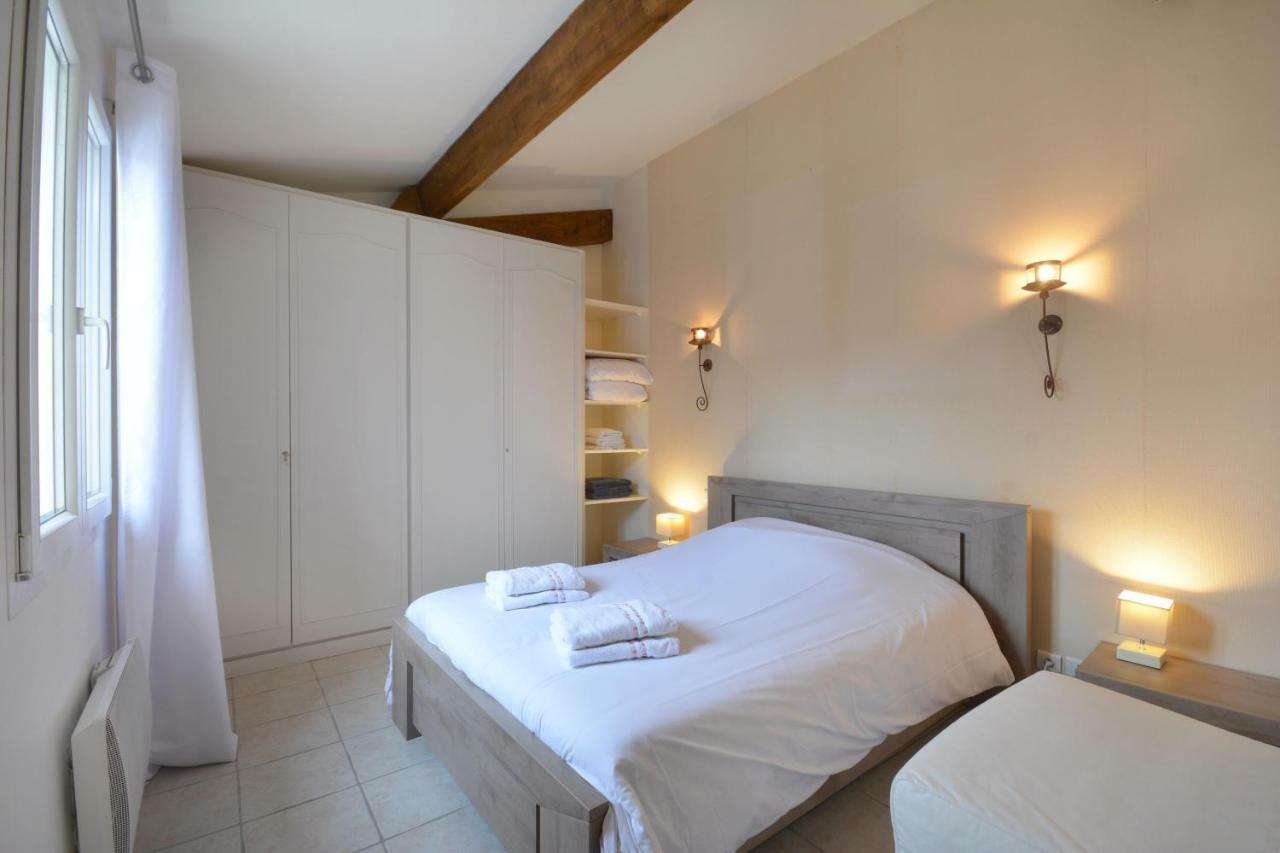 Mas Et Gite De La Picholine LʼIsle-sur-la-Sorgue Esterno foto
